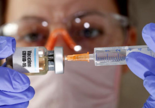 Μπουρλά: Ελπίζουμε να έχουμε ένα ετήσιο εμβόλιο και όχι πολλές δόσεις