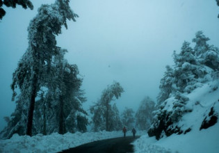 «Ελπίδα»: Το χιόνι έκανε την εμφάνισή του και στα νότια προάστια
