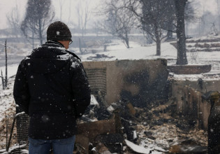 Κολοράντο – Για «θαύμα» κάνουν λόγο οι Αρχές αφού δεν υπάρχει νεκρός από τις καταστροφικές πυρκαγιές που σβήνουν από το χιόνι