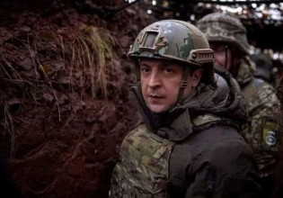 Πόλεμος στην Ουκρανία: Ο Ζελένσκι έβαλε στρατιωτική στολή