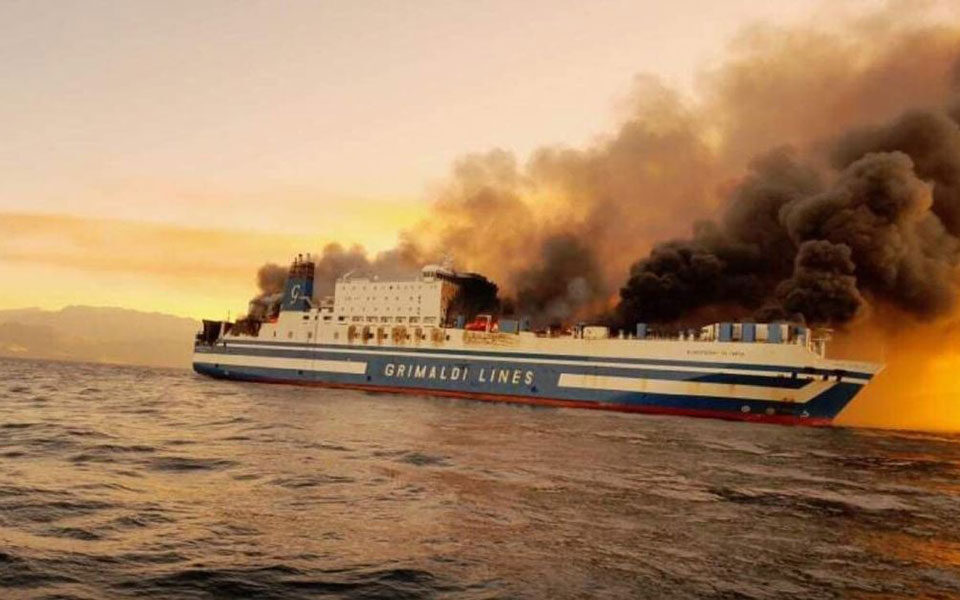 Φωτιά στο Euroferry Olympia: Πώς εγκατέλειψαν το φλεγόμενο πλοίο οι  επιβαίνοντες - Οι πρώτες μαρτυρίες | in.gr