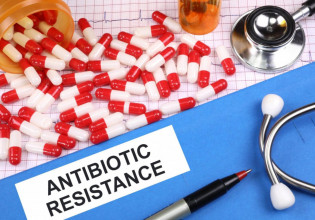 Περισσότεροι από 1,2 εκατ. άνθρωποι πέθαναν το 2019 από βακτηριακές λοιμώξεις λόγω αντοχής στα αντιβιοτικά