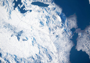 Γερμανός αστροναύτης φωτογραφίζει τη χιονισμένη Ελλάδα από τον Διεθνή Διαστημικό Σταθμό
