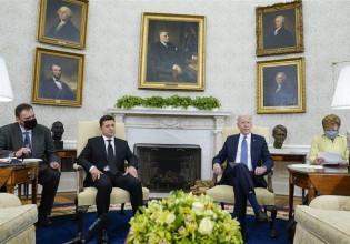 Επικοινωνία Μπάιντεν-Ζελένσκι: «Συνεχίζεται η στήριξη στην Ουκρανία» λέει ο αμερικανός πρόεδρος