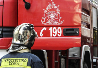 Πειραιάς: Κινητοποίηση της πυροσβεστικής μετά από πυρκαγιά σε ξυλουργείο