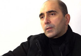 Αλέξανδρος Καλπακίδης: «Δεν θα ξανασυνεργαζόμουν με τα άτομα που κατηγορούνται για σεξουαλική παρενόχληση»