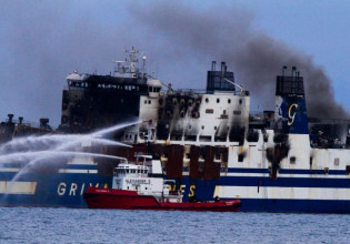 Κέρκυρα: Αγωνία για τους 10 αγνοούμενους στο φλεγόμενο πλοίο