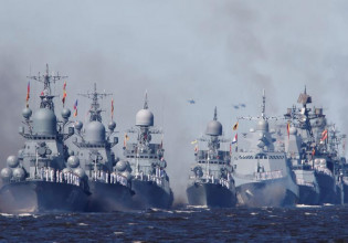 Ρωσία: Επίδειξη ισχύος με δεκάδες πολεμικά πλοία να αποπλέουν από Σεβαστούπολη και Νοβοροσίσκ