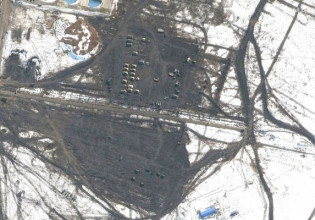 Ουκρανία: Δορυφορικές εικόνες δείχνουν νέα ανάπτυξη ρωσικών τεθωρακισμένων και στρατευμάτων