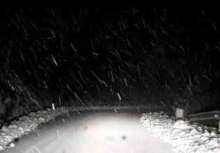 Καιρός: Χιονίζει σε Θρακομακεδόνες και Πάρνηθα – Δείτε βίντεο
