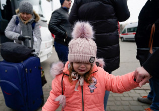 Πόλεμος στην Ουκρανία: Το δράμα των ασυνόδευτων παιδιών που περνούν τα σύνορα για να σωθούν