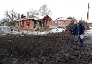 Ουκρανία: Οκτώ νεκροί από τον τελευταίο βομβαρδισμό στο Χάρκοβο που παραμένει υπό πολιορκία