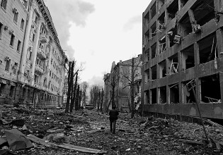 Στη δίνη του πολέμου: «Καμένη γη» από τους Ρώσους, δεν λυγίζουν οι Ουκρανοί