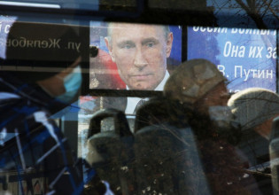 Πόλεμος στην Ουκρανία: «Για όλα φταίνε οι ΗΠΑ» – Ο Πούτιν καταφέρνει ακόμη και «πείθει» τους Ρώσους
