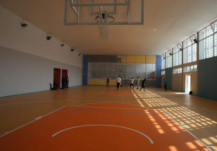 Δήμος Πειραιά: Παραδόθηκε πλήρως ανακαινισμένο το γυμναστήριο του σχολικού συγκροτήματος Τζαβέλλα