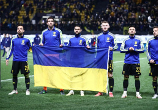 Με τη σημαία της Ουκρανίας στο γήπεδο οι παίκτες του Άρη