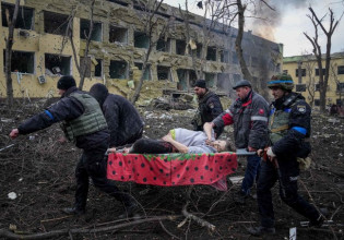 Ουκρανία: Πέθανε έγκυος που τραυματίστηκε στον βομβαρδισμό μαιευτηρίου στη Μαριούπολη