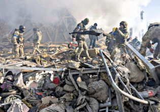 Ουκρανία: Στρατόπεδο καταστράφηκε μετά από ρωσική επίθεση στο Νικολάεφ – Φόβοι για βαρύ απολογισμό θυμάτων