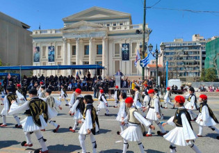 Στιγμές εθνικής υπερηφάνειας στον εορτασμό της 25ης Μαρτίου στον Πειραιά
