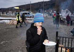 Πόλεμος στην Ουκρανία: Ανθρωπιστική κρίση – Εξανεμίζεται ο πληθυσμός μιας χώρας
