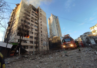 Ουκρανία: Νέος βομβαρδισμός πολυκατοικίας στο Κίεβο – Υπάρχουν τραυματίες, έρευνες για εγκλωβισμένους