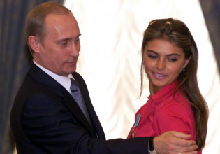 Αλίνα Καμπάεβα: Ποια είναι η ερωμένη του Πούτιν – Η κρυφή σχέση, τα παιδιά τους, η «φυγάδευση» στην Ελβετία