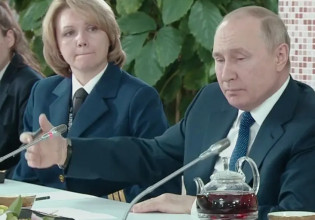 Πόλεμος στην Ουκρανία: Είναι ψεύτικο το βίντεο με τον Πούτιν που έκανε τον γύρο του κόσμου;