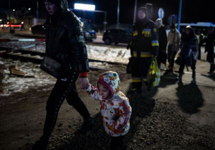 Πόλεμος στην Ουκρανία: Πολωνοί ξενοδόχοι ανοίγουν πόρτες και αγκαλιές στους Ουκρανούς πρόσφυγες