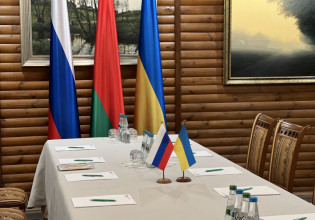 Πόλεμος στην Ουκρανία: Τη Δευτέρα θα συνεχιστούν οι συνομιλίες Μόσχας – Κιέβου