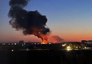 Ουκρανία: Σφίγγει η ρωσική θηλιά γύρω από το Κίεβο – Νέες εκρήξεις και ανθρωπιστική κρίση στις πολιορκημένες πόλεις