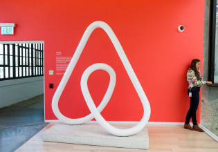 Airbnb: Αναστέλλει τις δραστηριότητές της σε Ρωσία και Λευκορωσία