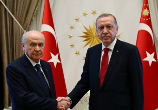 Ερντογάν – Μπαχτσελί: Αναφορές στο «Εθνικό Συμβόλαιο» και σε «τουρκικά κοιτάσματα στην Αν. Μεσόγειο»