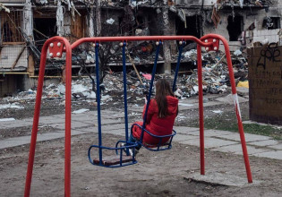Πόλεμος στην Ουκρανία: Ενα παιδί κάθε δευτερόλεπτο γίνεται πρόσφυγας από την Ουκρανία