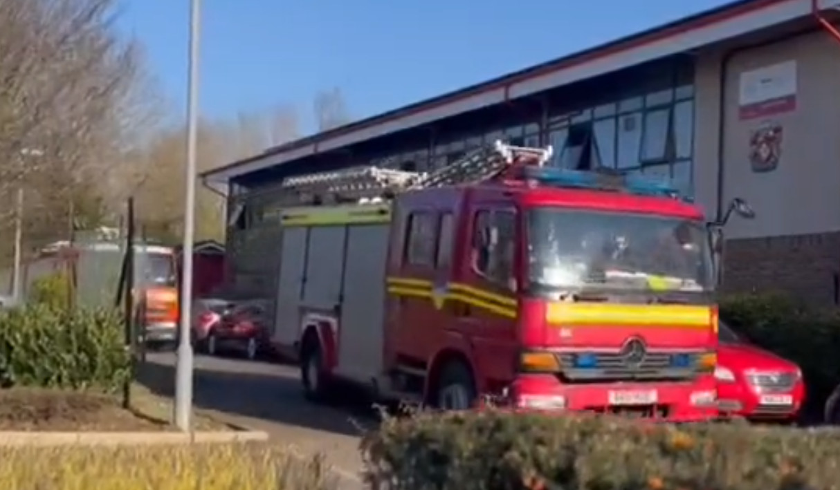 Ουκρανία: Κονβόι από πυροσβεστικά οχήματα κατευθύνεται προς τη χώρα