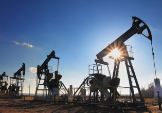 Ρωσία: Το πετρέλαιο θα ξεπεράσει τα 300 δολάρια το βαρέλι αν η Ευρώπη απαγορεύσει τις εισαγωγές ρωσικού αργού
