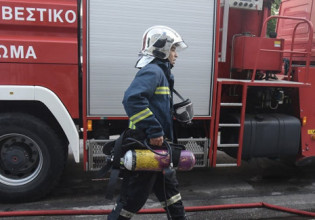 Πυρκαγιά στο κέντρο της Αθήνας: Καίγεται εγκαταλελειμμένο κτίριο στην Ομόνοια