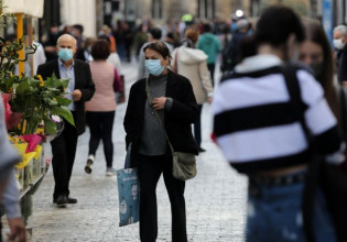 Κοροναϊός: Δεν πετάμε τις μάσκες τουλάχιστον μέχρι το καλοκαίρι λέει η Παγώνη