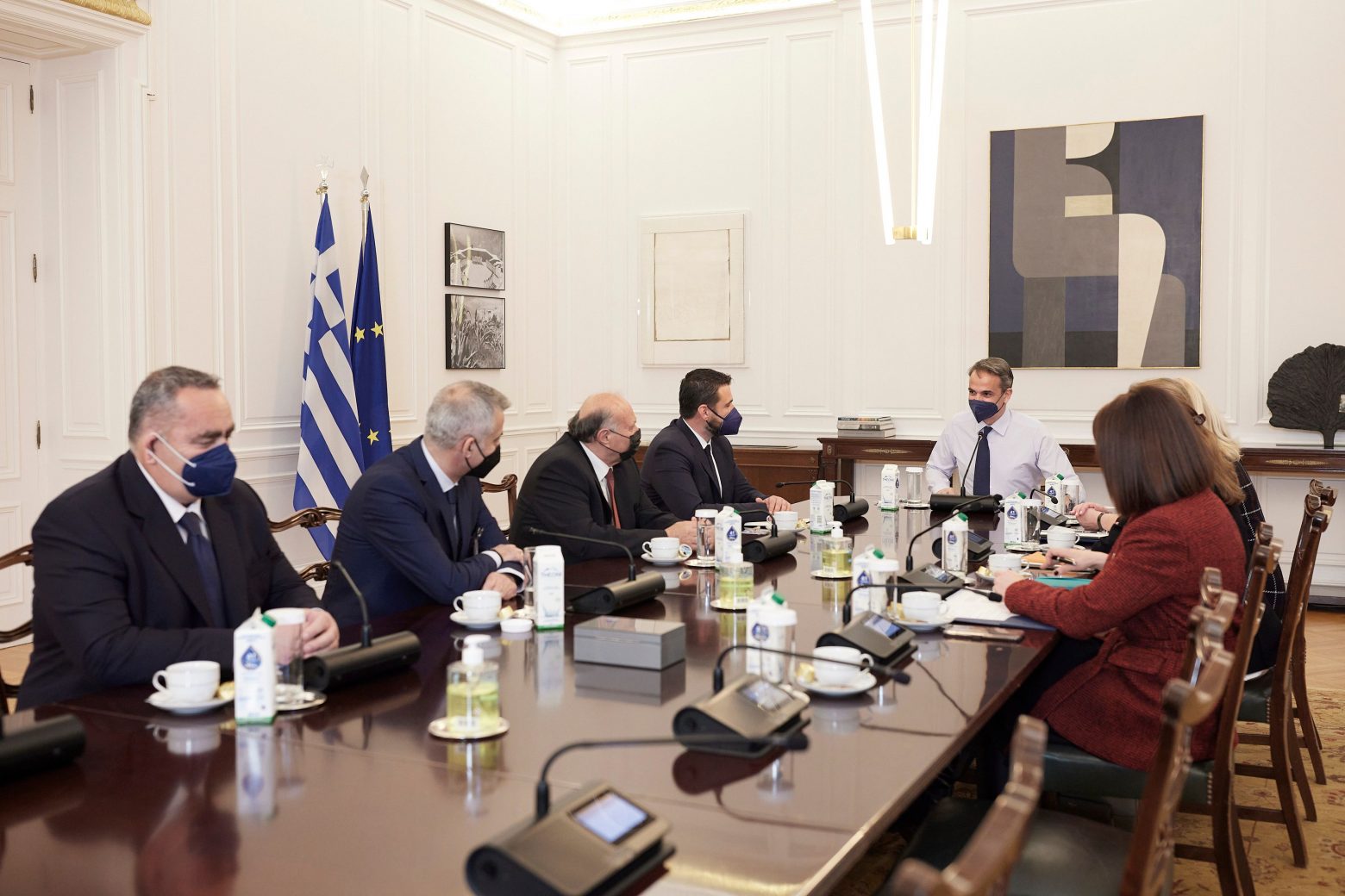 Συνάντηση Μητσοτάκη με εκπροσώπους της ελληνικής ομογένειας στην Αλβανία