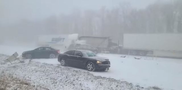 ΗΠΑ: Τρεις νεκροί σε καραμπόλα 50 οχημάτων λόγω χιονοθύελλας