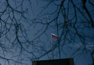 Πολωνία: Μπλόκαραν τους λογαριασμούς της ρωσικής πρεσβείας