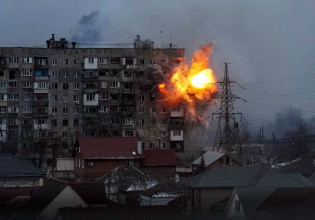 Πόλεμος στην Ουκρανία: Τελεσίγραφο των Ρώσων για τη Μαριούπολη