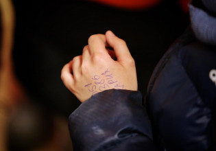 Ουκρανία: 11χρονος πέρασε μόνος του τα σύνορα – Του είχαν γράψει έναν αριθμό τηλεφώνου στο χέρι του