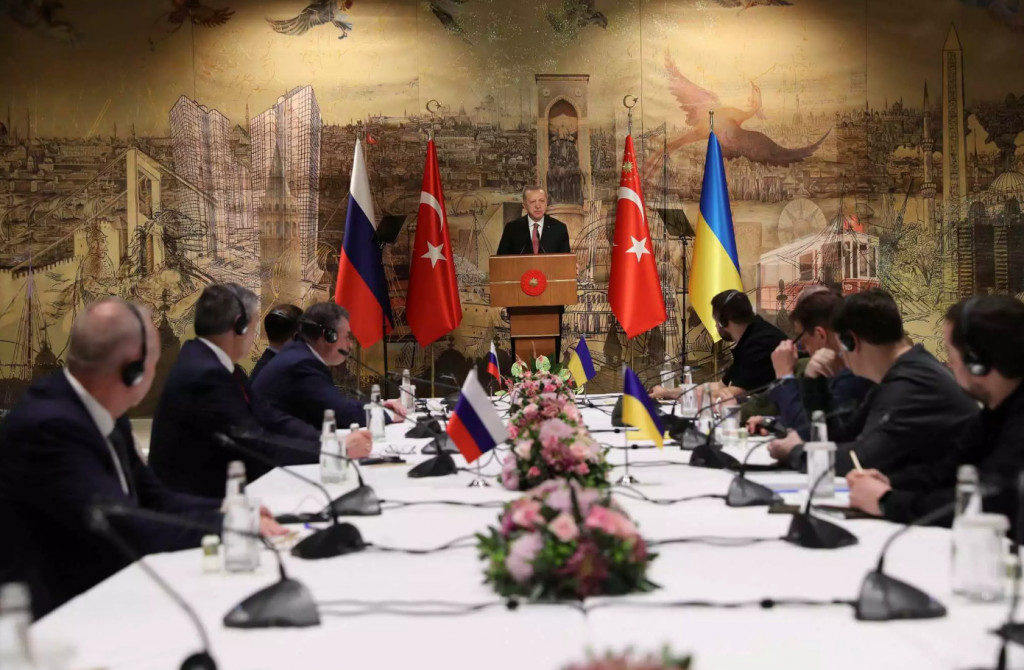 Πόλεμος στην Ουκρανία: Ο Ερντογάν καλωσόρισε τις αντιπροσωπείες Κιέβου και Μόσχας – Ξεκινούν οι συνομιλίες