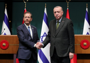 Τουρκικά ΜΜΕ: Λογόκριναν ακόμα και την επίσκεψη του προέδρου του Ισραήλ στην Τουρκία
