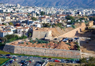 «Ξαναστήνονται» τα ανατολικά ενετικά τείχη των Χανίων