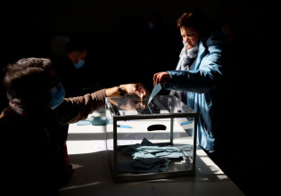 Εκλογές στη Γαλλία: Στις 9μμ τα πρώτα αποτελέσματα – Μειωμένη η συμμετοχή στις κάλπες