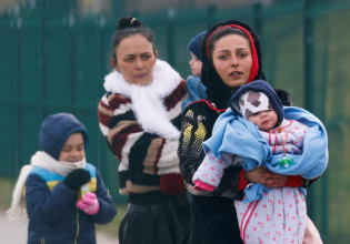 Ουκρανία: Ξεπέρασαν τα 4,5 εκατομμύρια οι πρόσφυγες λόγω του πολέμου