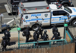 Νέα Υόρκη: Το περιστατικό με τους πυροβολισμούς δεν αντιμετωπίζεται προς το παρόν ως τρομοκρατική ενέργεια