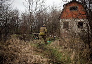 Πόλεμος στην Ουκρανία: Τα πρώτα στοιχεία για χρήση πυρομαχικών διασποράς από τις ουκρανικές δυνάμεις