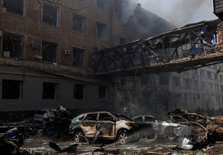 Ουκρανία: Νέοι βομβαρδισμοί με νεκρούς και τραυματίες στο Χάρκοβο